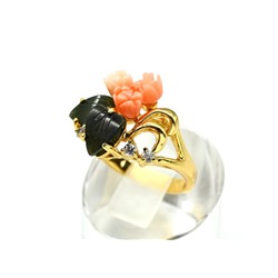 Кольцо женское "Три розы" c кораллом и нефритом, размер 18