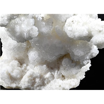 Арагонит белый кристаллическое образование 145*100*135мм, 974г