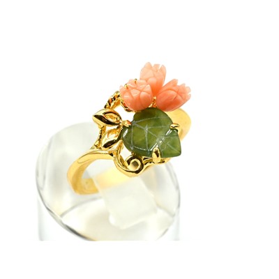 Кольцо женское с кораллом и нефритом "Роза", размер 19