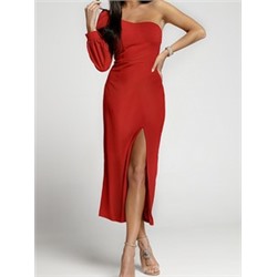 Красное асимметричное платье на одно плечо с разрезом на юбке