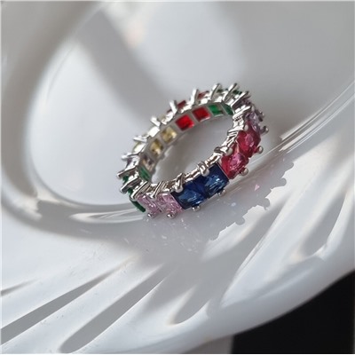 Кольцо с разноцветными фианитами, цвет серебристый, размер 17, арт.706.419